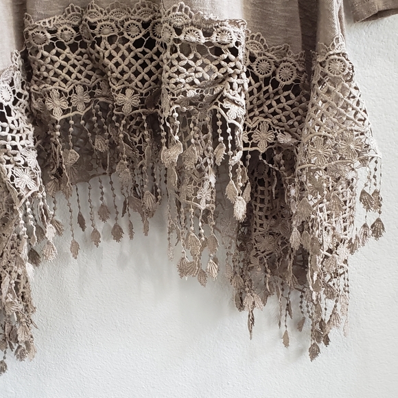 She + sky oversized light weight sweater with decorative boho hem size large - Picture 4 of 5